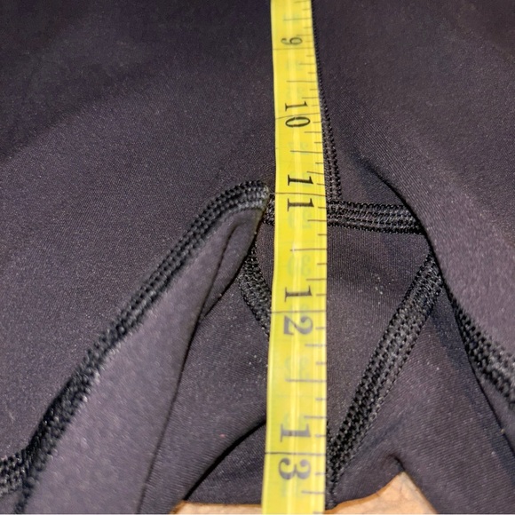 Lululemon Activewear Bundle – Size 8 + JUNK Headband - Picture 13 of 14